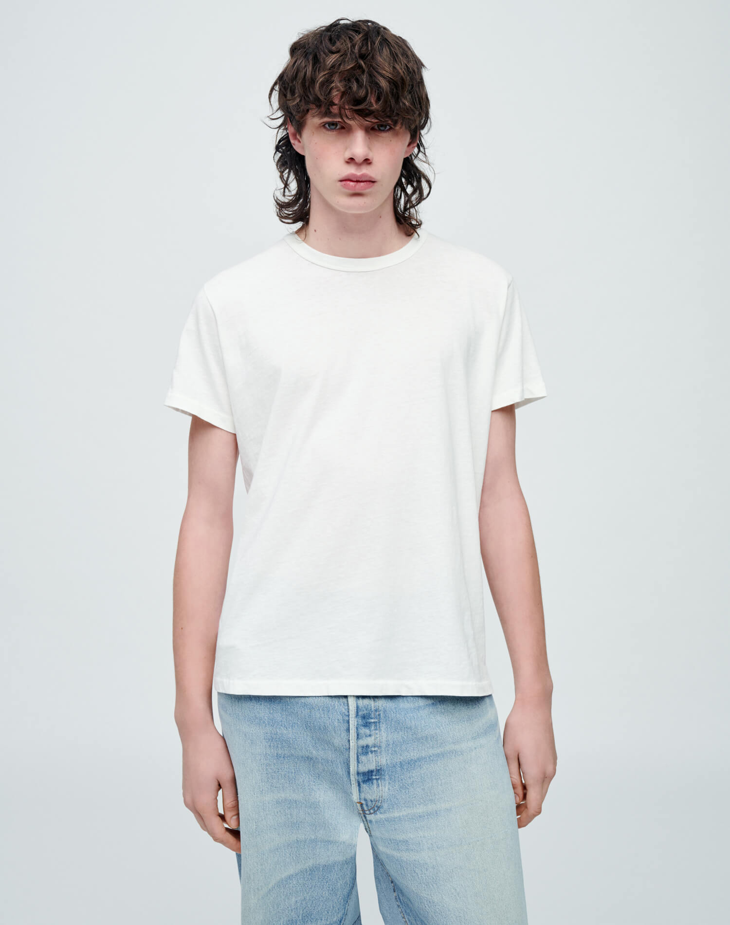 RE DONE Men s Classic Tee in Old White