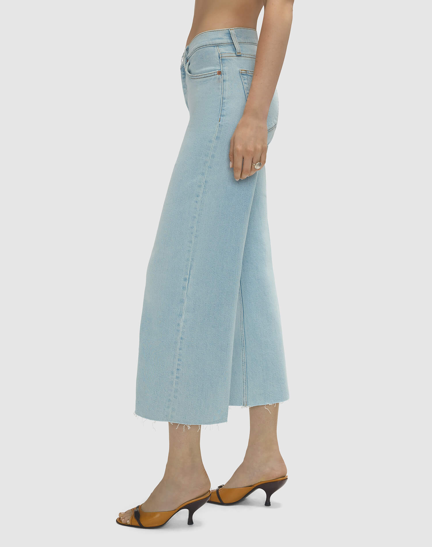 RE/DONE | Comfort Stretch Mid Rise Wide Leg Crop in Ola Indigo