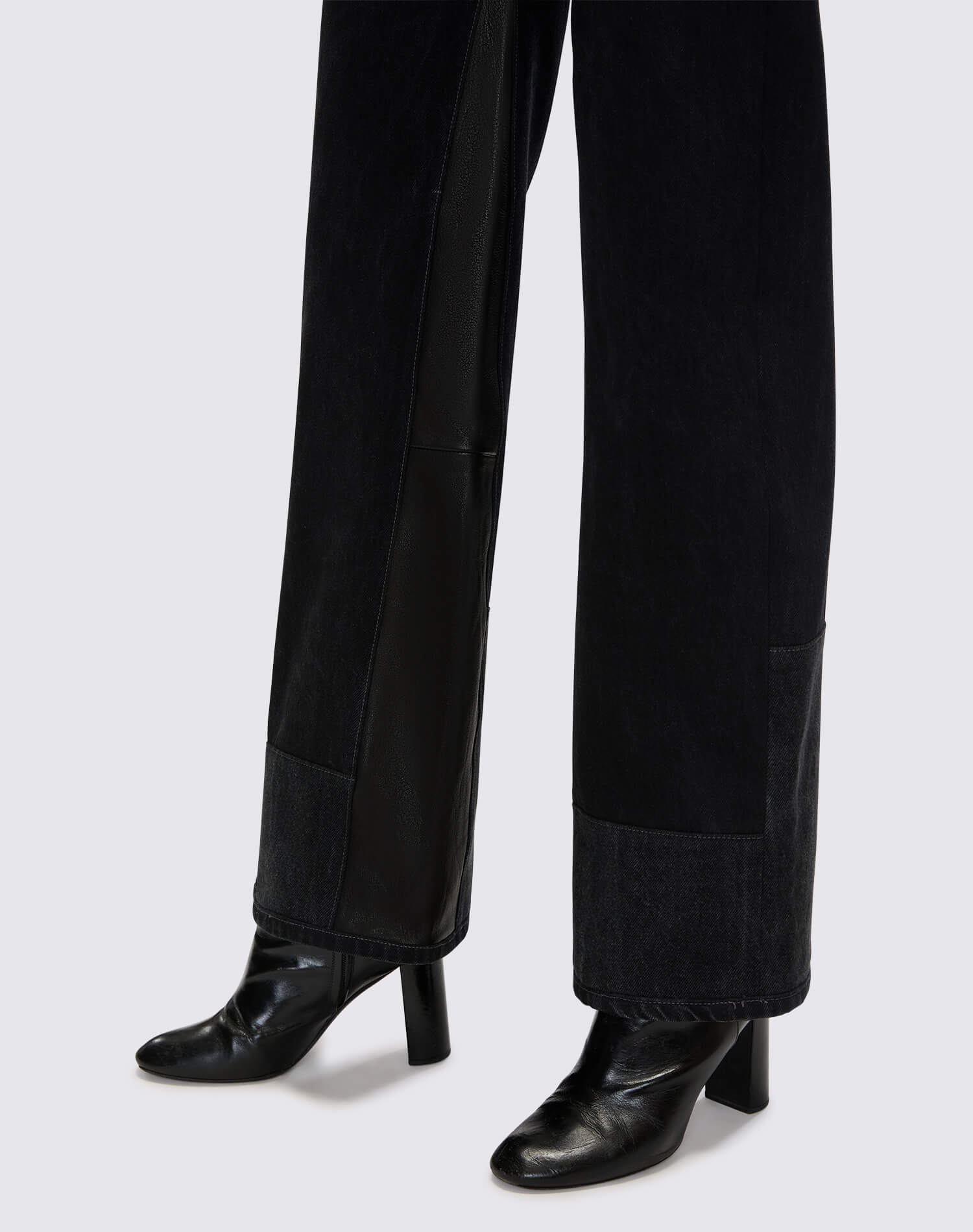 Levi's High Rise Wide Leg  - Black Leather